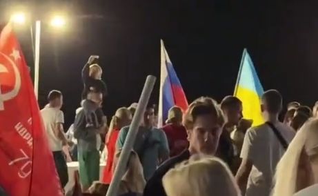 На Кипре флаги России и Украины мирно уживались: в Европе отметили День Победы