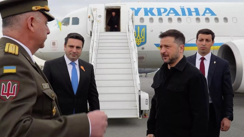 В Сети засыпали Зеленского оскорблениями из-за визита в Ереван